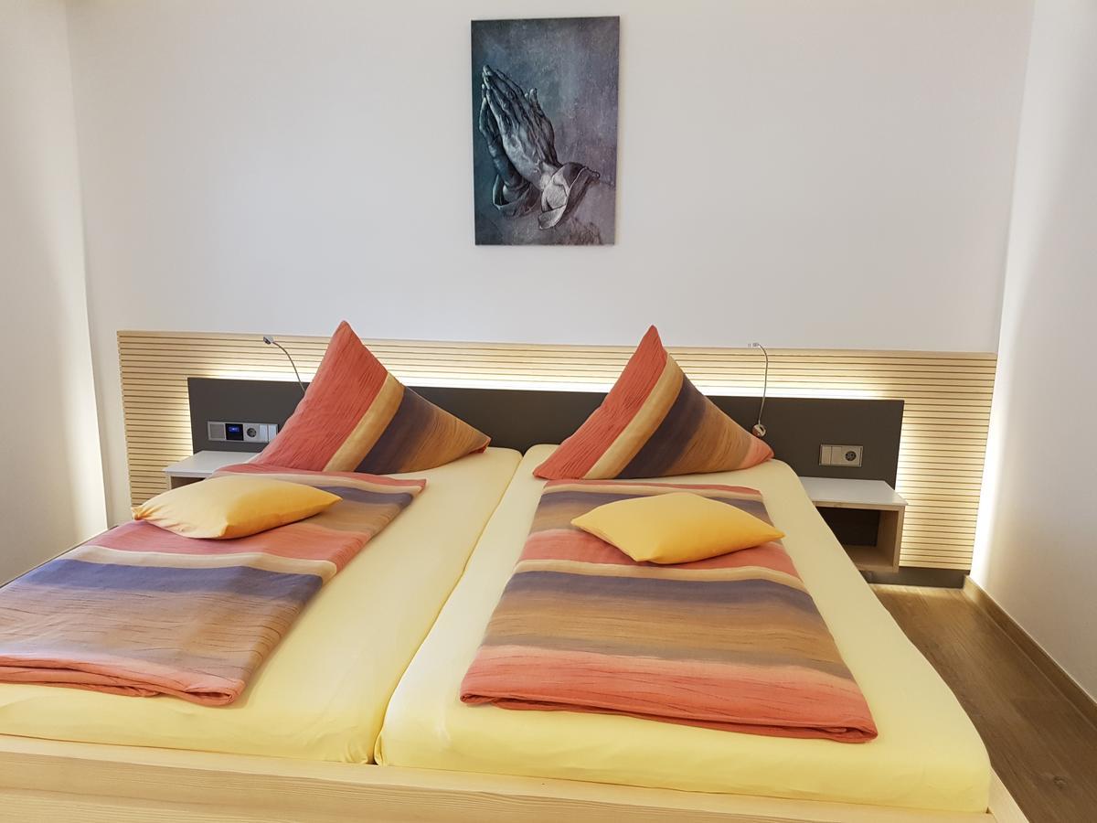 Hotel Garni Jaegerhof Зигмаринген Экстерьер фото