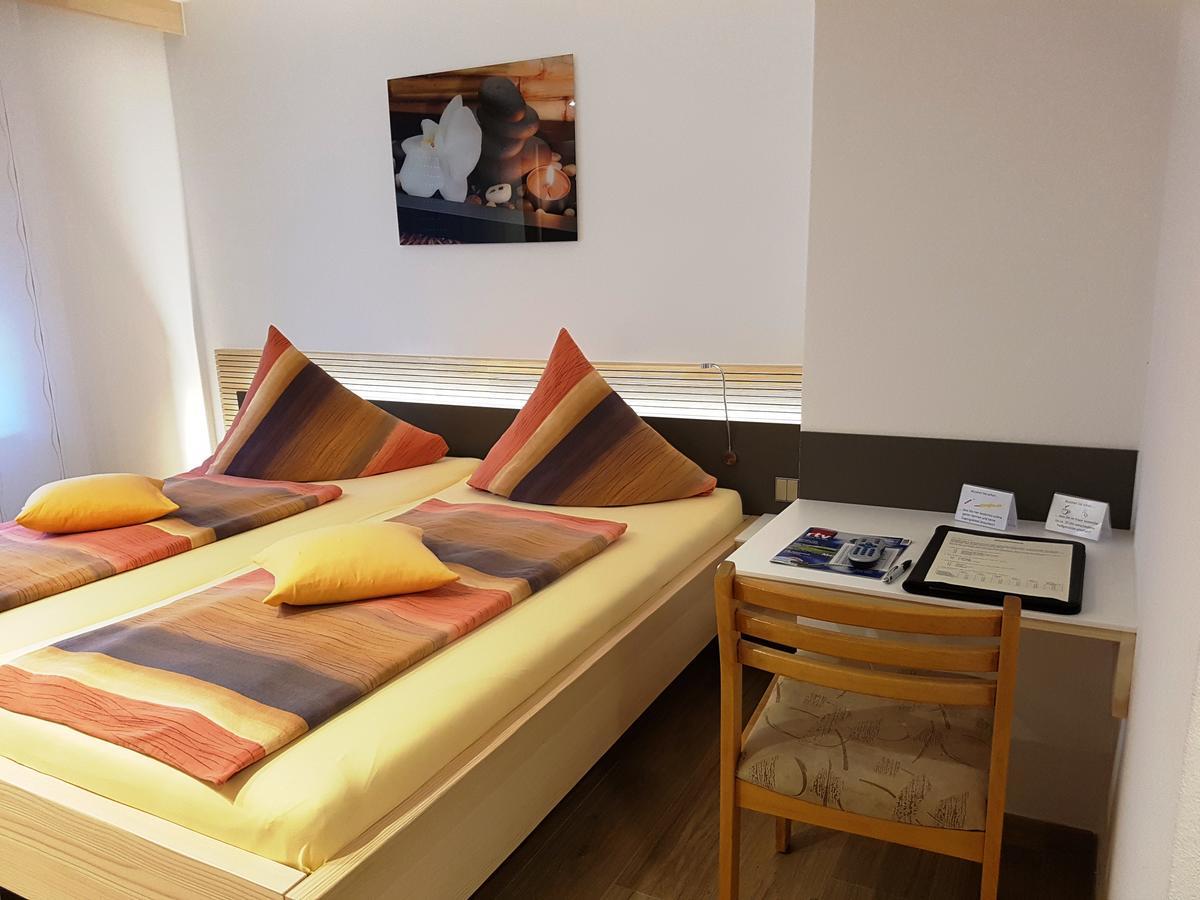 Hotel Garni Jaegerhof Зигмаринген Экстерьер фото